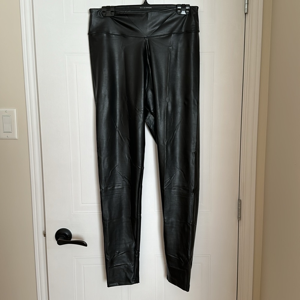 NWOT Faux leather leggings black